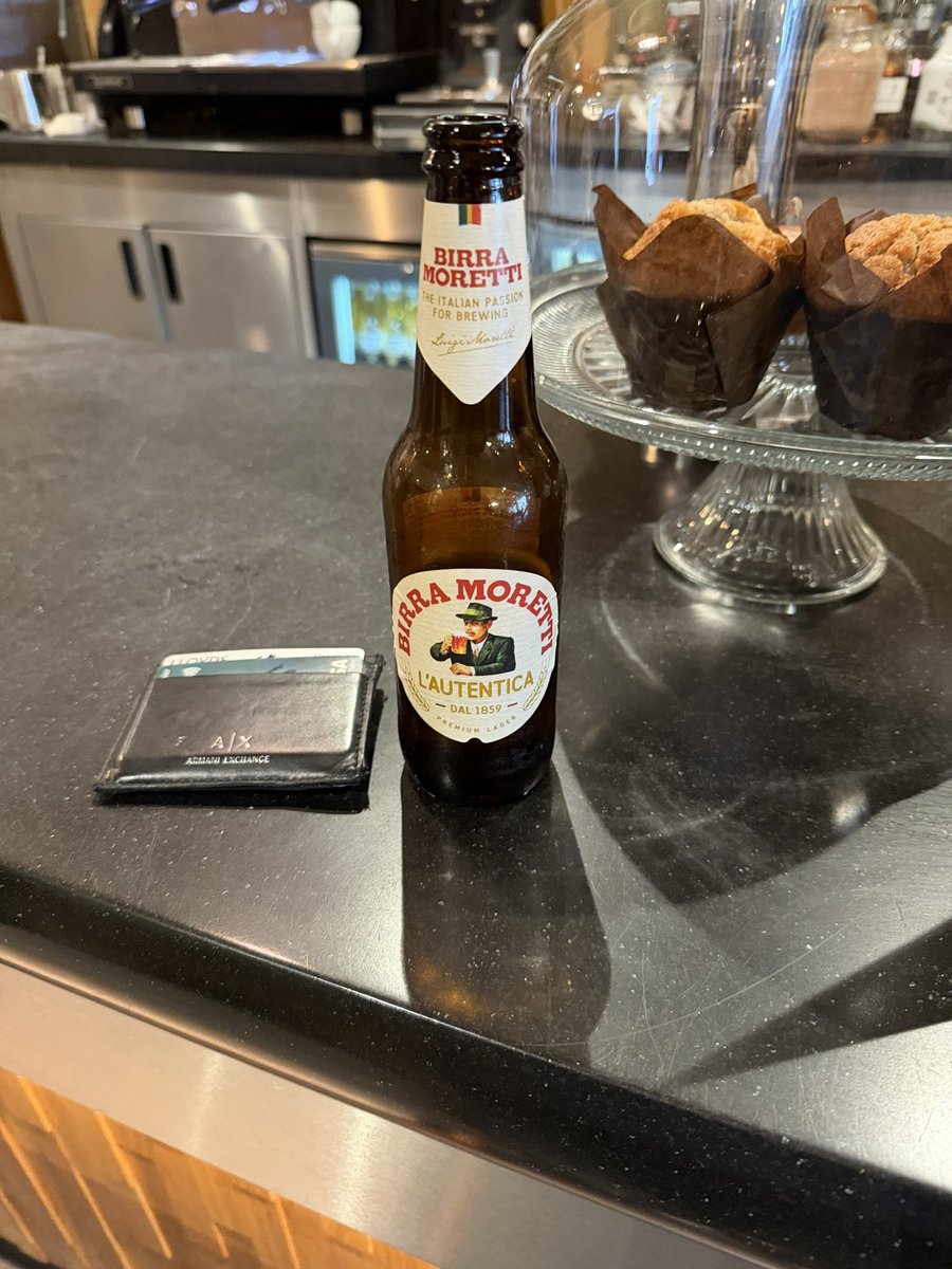 Simonba52368184's tweet photo. No footy till tomorrow few. Schuberts in the village https://t.co/lVyxuqiC7Q