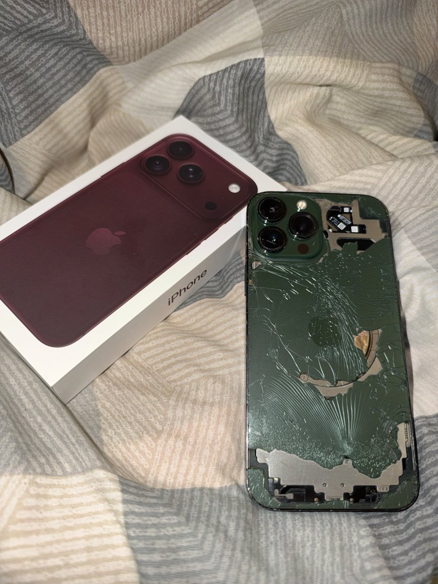 Snow75_r's tweet photo. Il était temps que je change avec l’iPhone 18 https://t.co/evcFGKQlH6