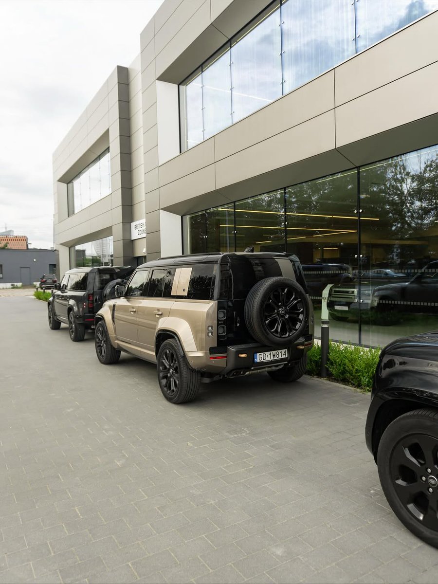 GregoriaTopbwj's tweet photo. Land Rover Defender OCTA https://t.co/HKlEDjzajB
