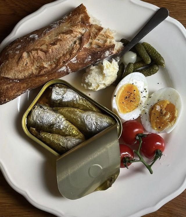 notadedolar's tweet photo. There's something so romantic about your meals being literal ingredients. https://t.co/OoSPc5Q0qG