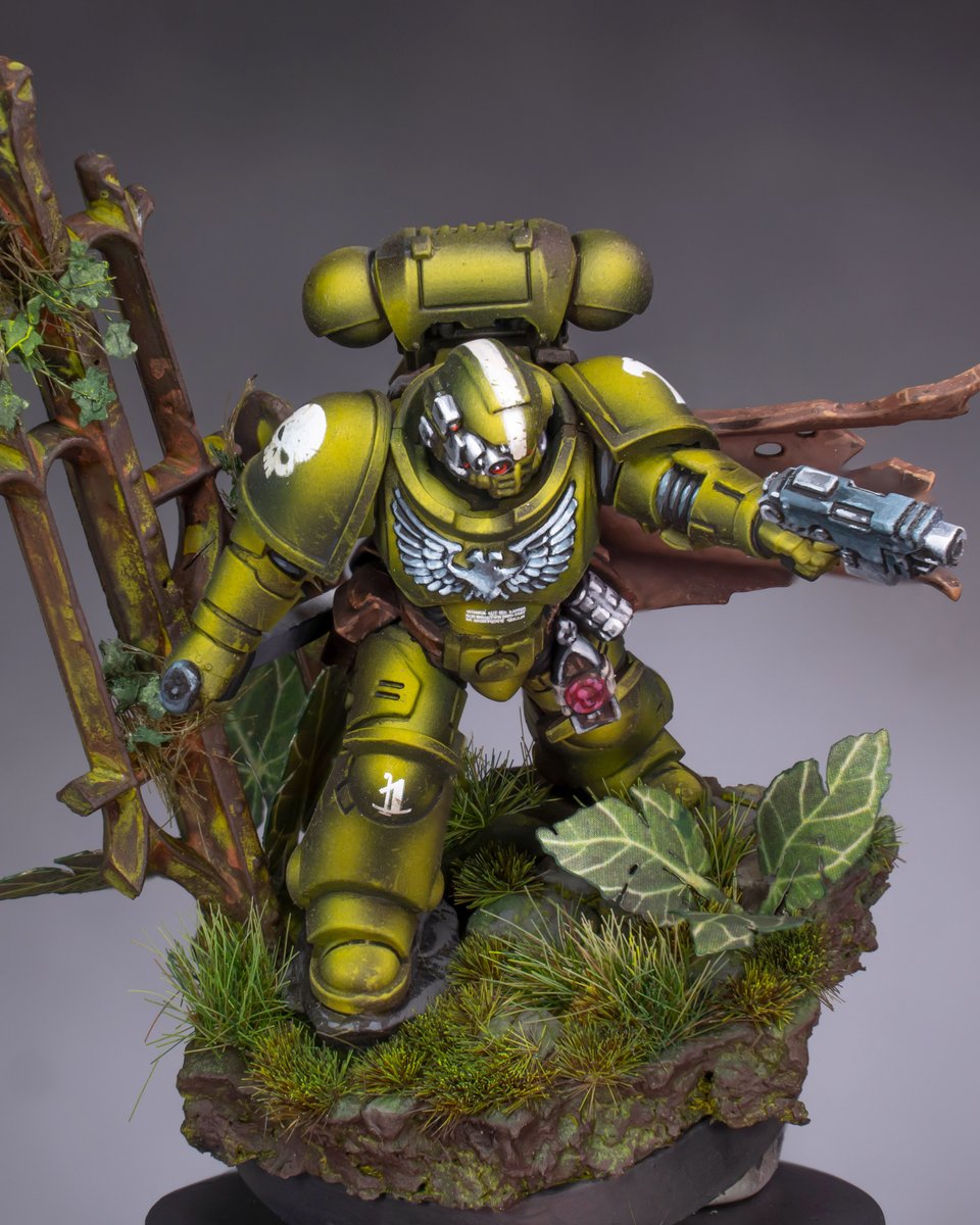 theminiaturista's tweet photo. My first Raptor is done! I have even painted his back!. The color scheme is based on my Nurgle color pattern, but with less oxide, of course. I like the grenade especially.

#paintingwarhammer #warhammercommunity #warhammer #gamesworkshop #spacemarines https://t.co/vd0Ftb3cwH