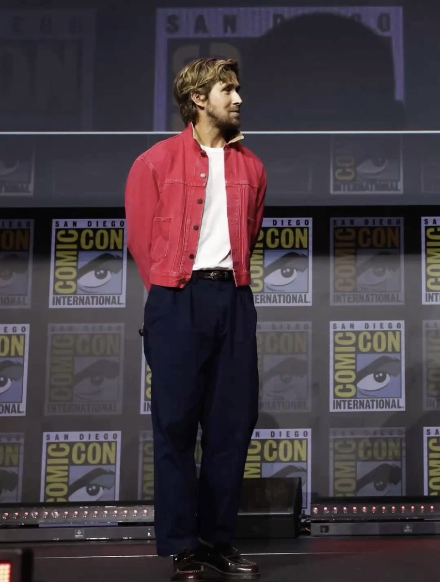 jasxmini's tweet photo. first in my bloodline to get addicted to ryan gosling https://t.co/OqT8GyzpBV