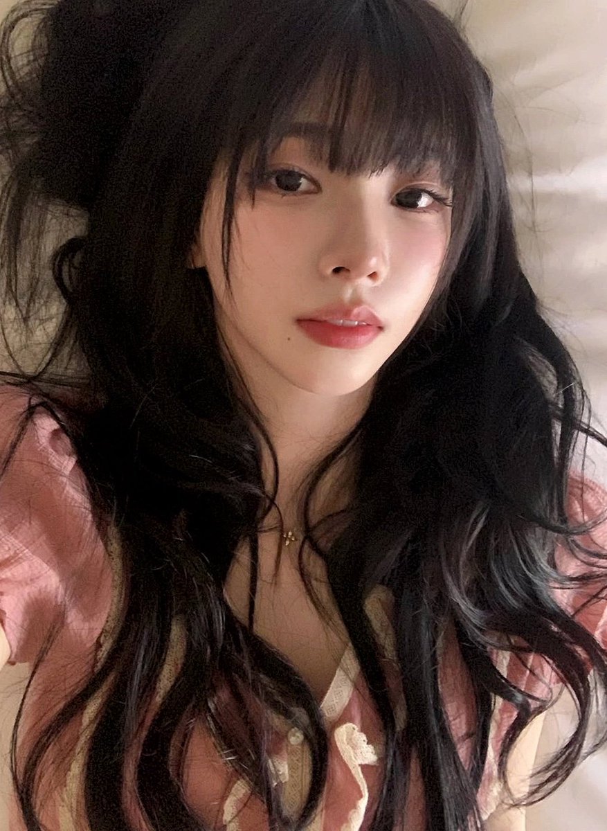 KRNLOOKS's tweet photo. category is karina bed selcas ♡ #카리나 https://t.co/9XSSAcLc1M