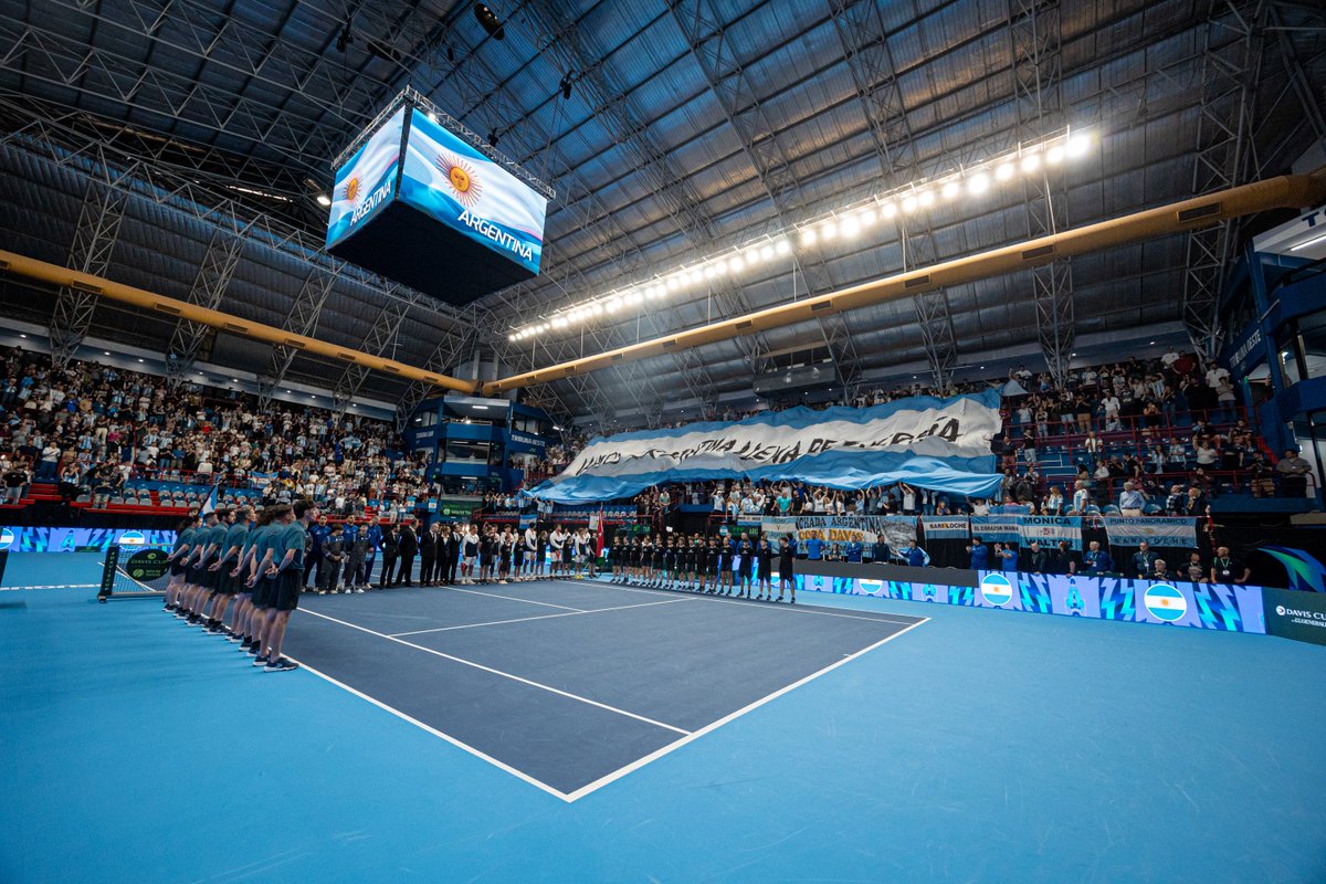 Rolo_Figueroa's tweet photo. Ya se disfruta en Neuquén la fecha de #CopaDavis.

¡Vamos Argentina! 🇦🇷🇦🇷🇦🇷 https://t.co/0euEtJbidP