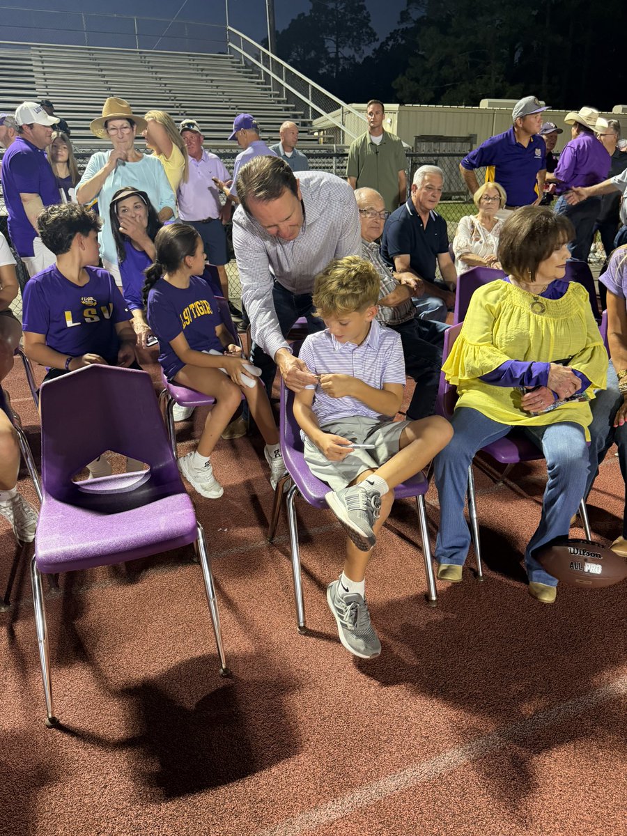 JeffLandry's tweet photo. Last night, I was honored to be home to attend the dedication ceremony for the renaming of the St. Martinville High Football Field in honor of Coach Carroll Delahoussaye. 

Coach was of course a winner on the field, but he is also a winner in the game of life. 

I am grateful for the impact he had on me as well as countless other players who had the honor of having him as their coach!
