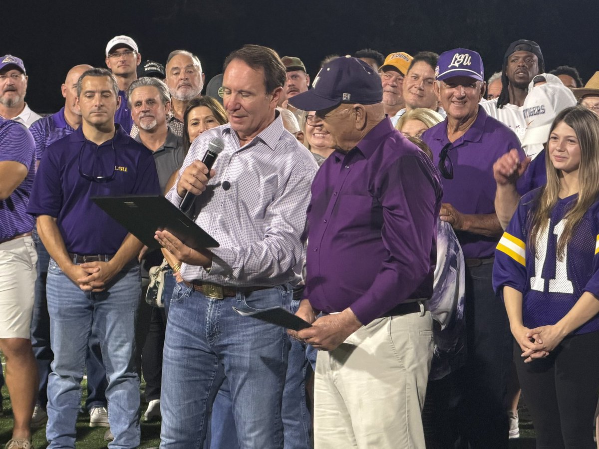 JeffLandry's tweet photo. Last night, I was honored to be home to attend the dedication ceremony for the renaming of the St. Martinville High Football Field in honor of Coach Carroll Delahoussaye. 

Coach was of course a winner on the field, but he is also a winner in the game of life. 

I am grateful for the impact he had on me as well as countless other players who had the honor of having him as their coach!