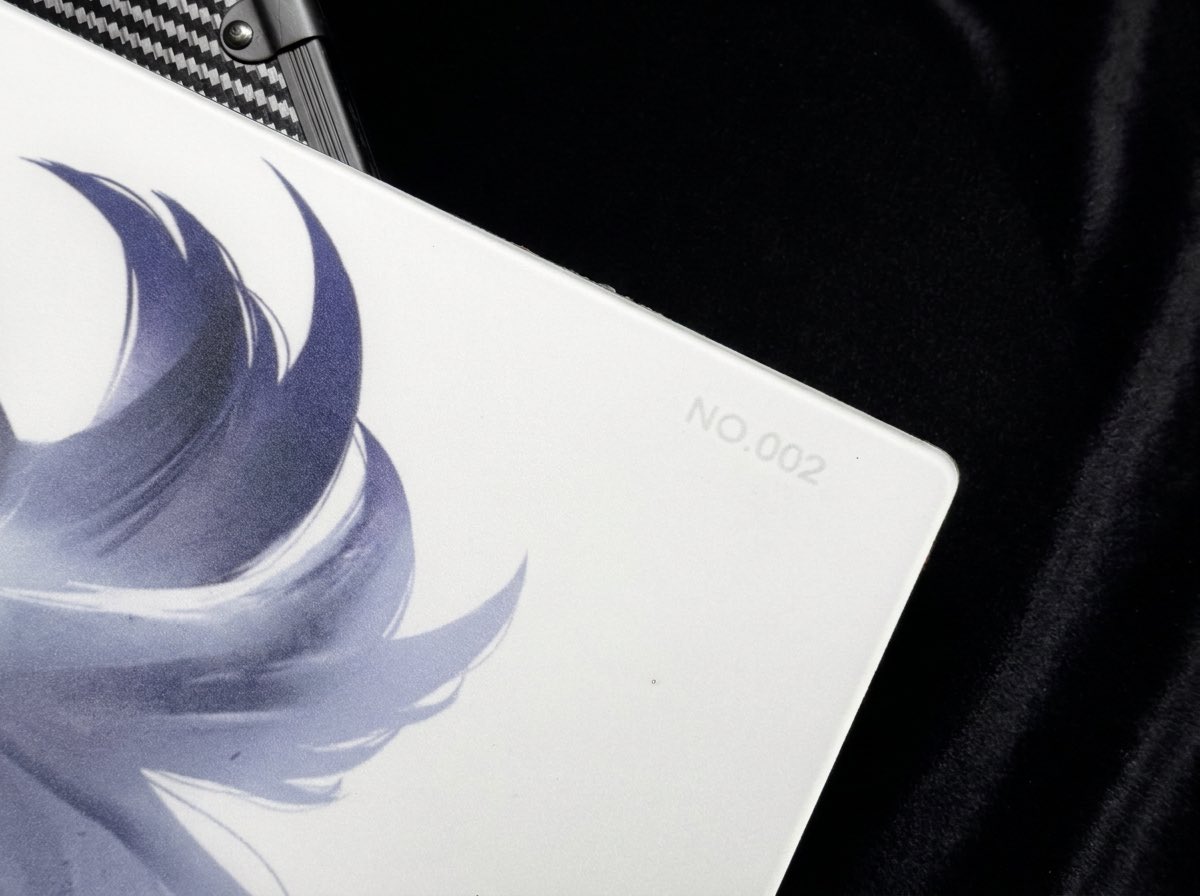 2358560195Xi's tweet photo. Solara 黑劍 Glass mouse pad
Packaging: Storage-type firebox

Size: 490mm X 420mm

Thickness: 2mm

Surface: large-grained oil-coated surface

Gift: Acrylic Brick X1

Numbered acrylic pendant × 1

Grey spot foot patch X 80 tablets

炽dian foot patch X 80 tablets

Price: 409 yuan https://t.co/rsQcTnHqtP