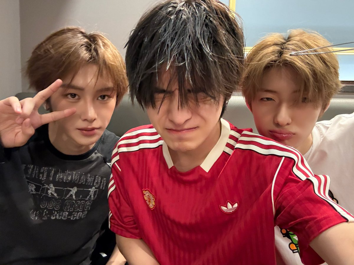 ijaeyunyou's tweet photo. single dad LEO 😭😭😭 https://t.co/e7v5JwsknV