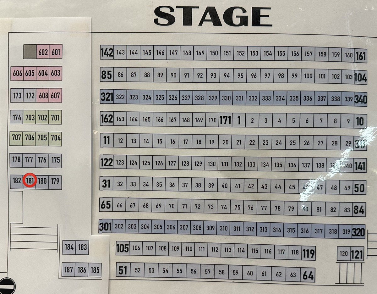 te2river's tweet photo. 恋D夜公演、G列下手島
先着チケなのでそれはそう

こんな席での救いは🧡🧡や🩵💛でした、マジ感謝🙏

これが推しメンの通常公演最後かもしれないよなぁ、それはご勘弁だけどな https://t.co/IS1bHqyHpm