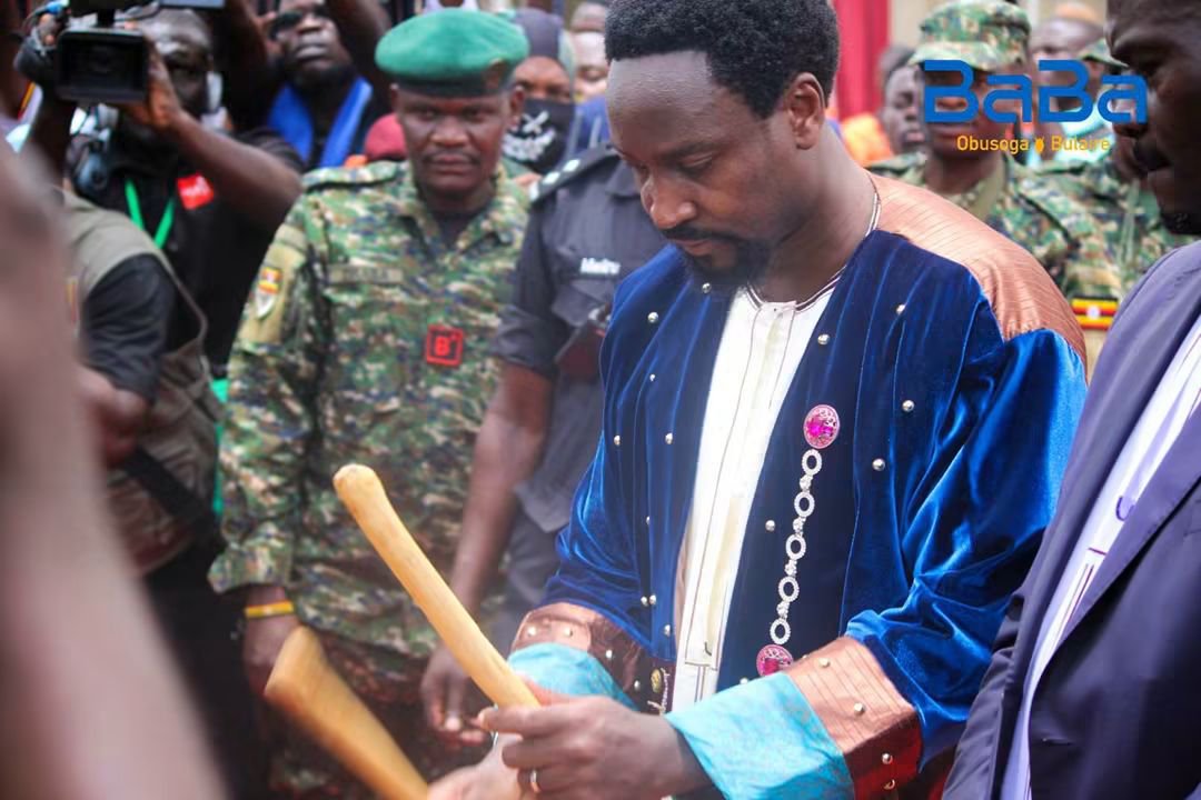 877babafm's tweet photo. Isebantu @KingNadiopeIV nga alamusa ku ngoma 'Mwenemu Alimu' nhi 'Naizungwe'..
#Amatwiikira #KyabazingaAt12
#Babafmupdates https://t.co/CkgZ6s2xAl