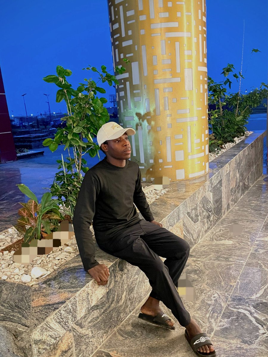 Goldx212's tweet photo. Gaskiya lokaci baya jira .🤦
So i will be 16 yrs next month😭🤌🏾 https://t.co/XwLf4nzAe2