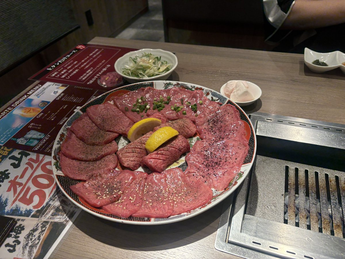 2229ss753's tweet photo. 中華食べてイベント行って、上タン食べてシーシャで〆るという充実した1日だった！！
今日分かったことは人はお腹限界にいっぱいになると、絶対斜めになってちょっと前屈みになり、どこか一点を見つめるということw https://t.co/J2bHtfjUHs
