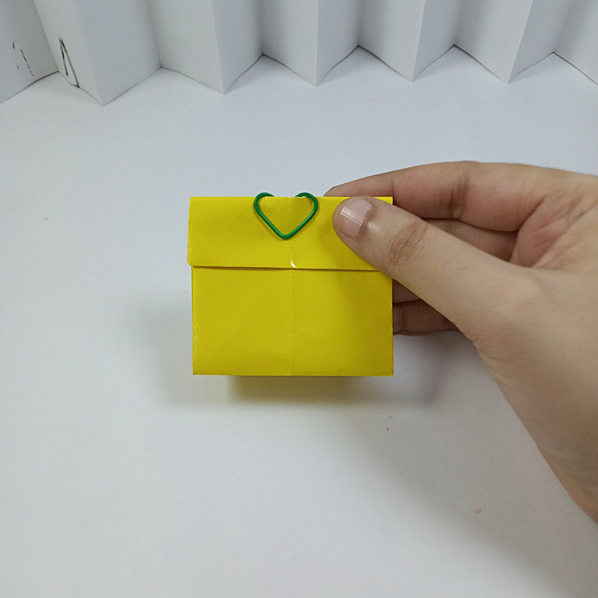 scrapcarved's tweet photo. Make a Cute Pouch Bag from Paper! 👜✨ https://t.co/plNRr3ROh5