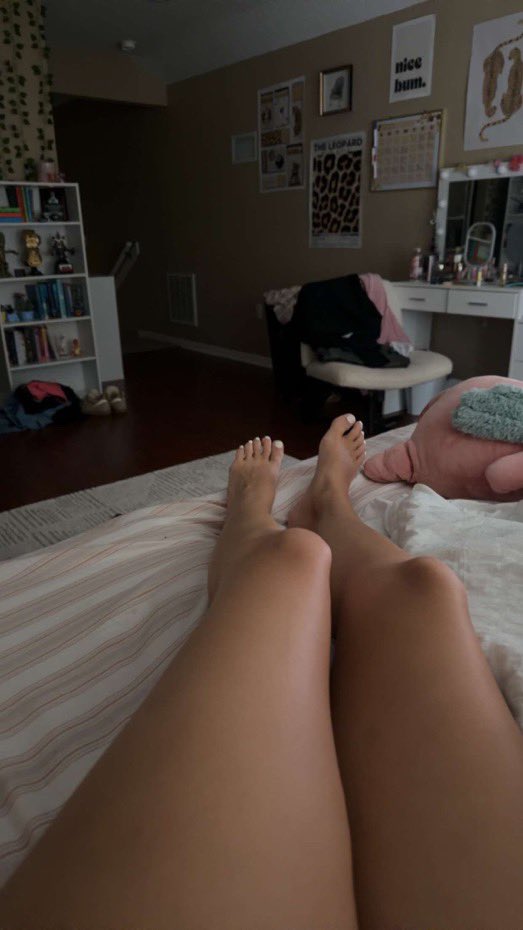 sp0iledaddie's tweet photo. Ethereal, right? 👑 You can stare all you want, but touching me is a privilege you haven’t earned. Know your place you belong beneath my feet, losers. https://t.co/sepdEnVsYA