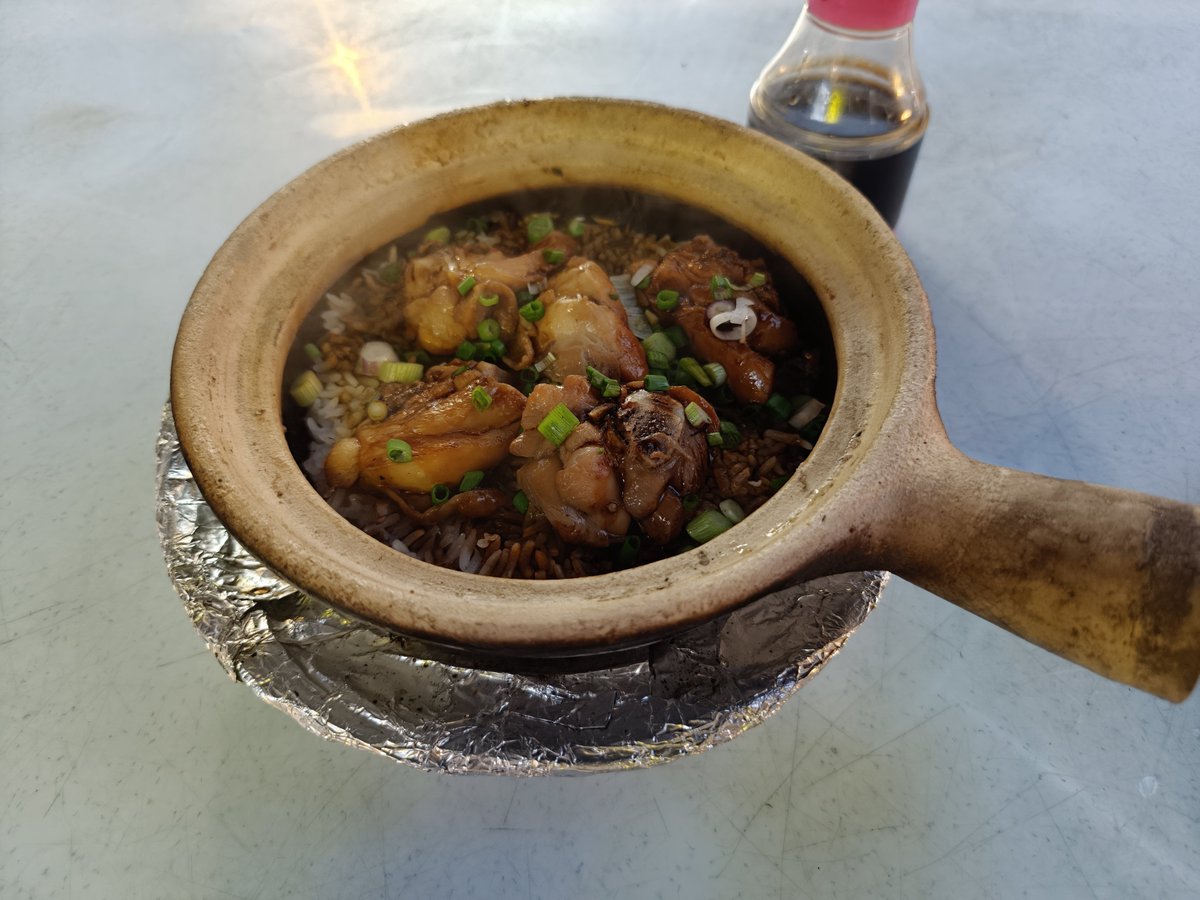 jinjin_sidefire's tweet photo. 昨日買い物の途中に見かけて気になってた土鍋の鶏飯を食べに行ってみたんだけどなかなか美味かった😋明日は何を食べようかな☺️あとマレーシア2日目の出費は58.7myrでした（1日目は112.75myr）💰️ https://t.co/Aa0QcqRk6b