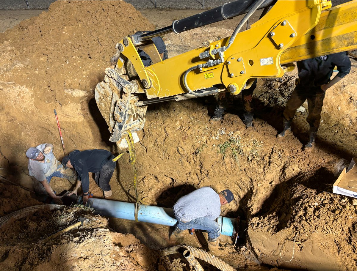 UtahCorrections's tweet photo. Overnight water main repairs at CUCF wrapped up before daybreak thanks to seamless teamwork with Gunnison City maintenance crews. Emergency contingency plans ensured continuous drinking water and sanitation access for all housing units throughout. #UtahCorrections https://t.co/iWrRfwLNsU