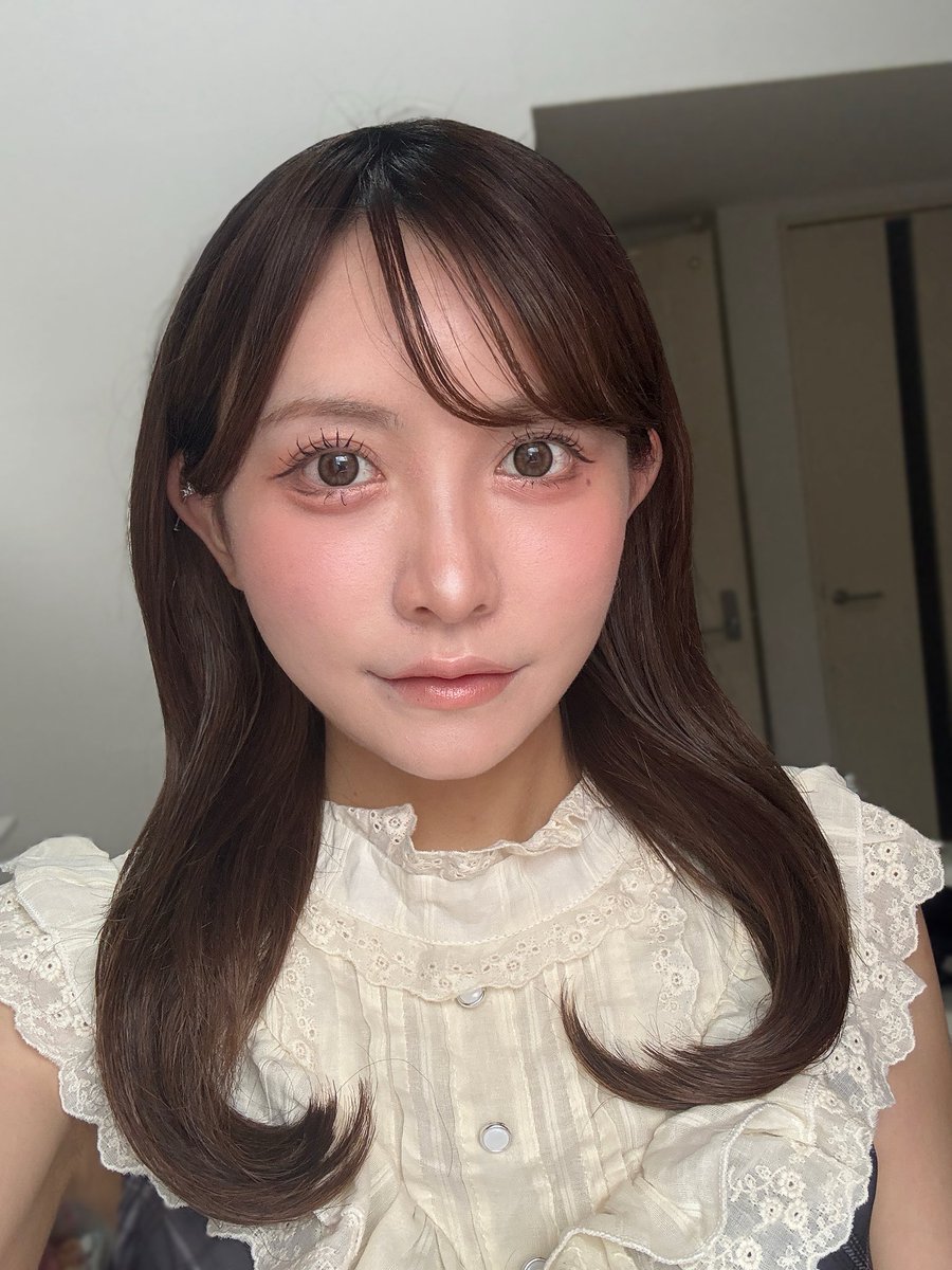 メイクしなかったらフリフリの服も着れやしないのでメイクってすごい https://t.co/vzw1B7N8lp