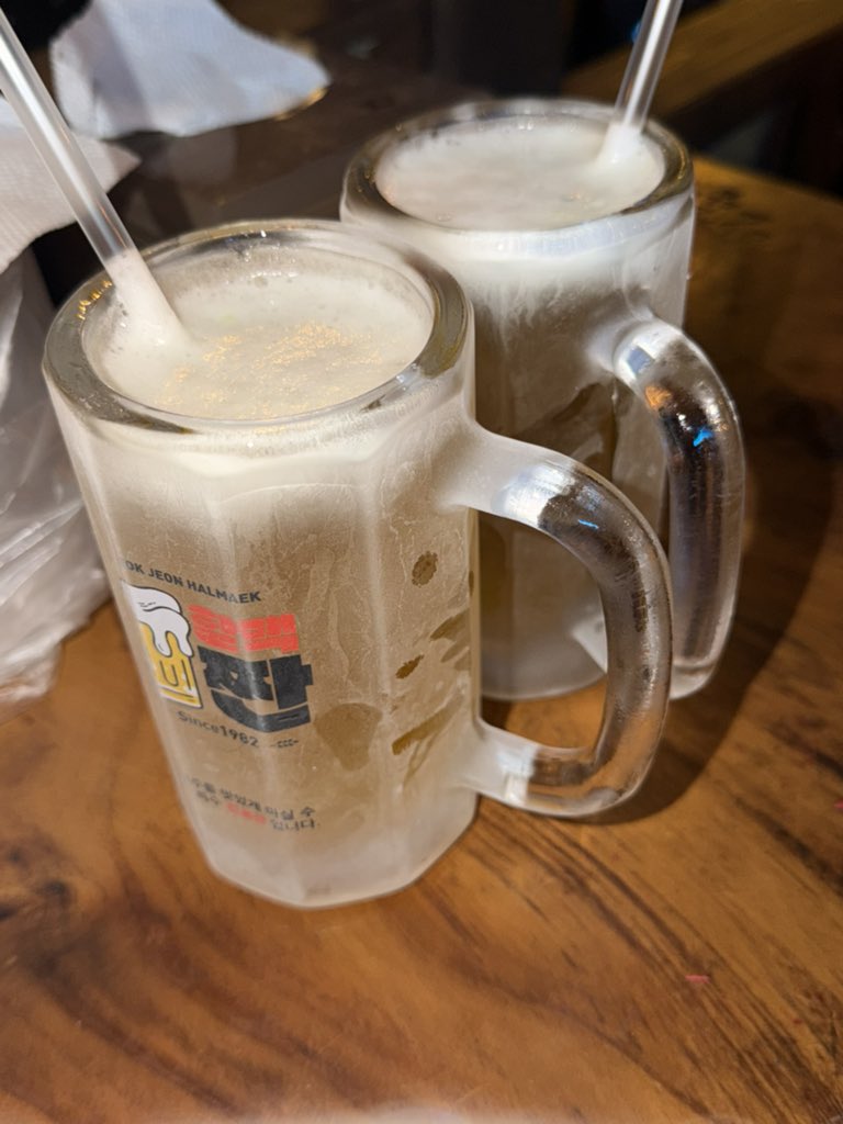 lllll9ff's tweet photo. 할머니댁 왓습니다
콘소메옥수수튀김이라는거 레알뭐지 너무 맛잇네
파인애플맥주는 생각보다도 더 술맛 안 남 ㅡㅡ https://t.co/6cuAjPQ3fy