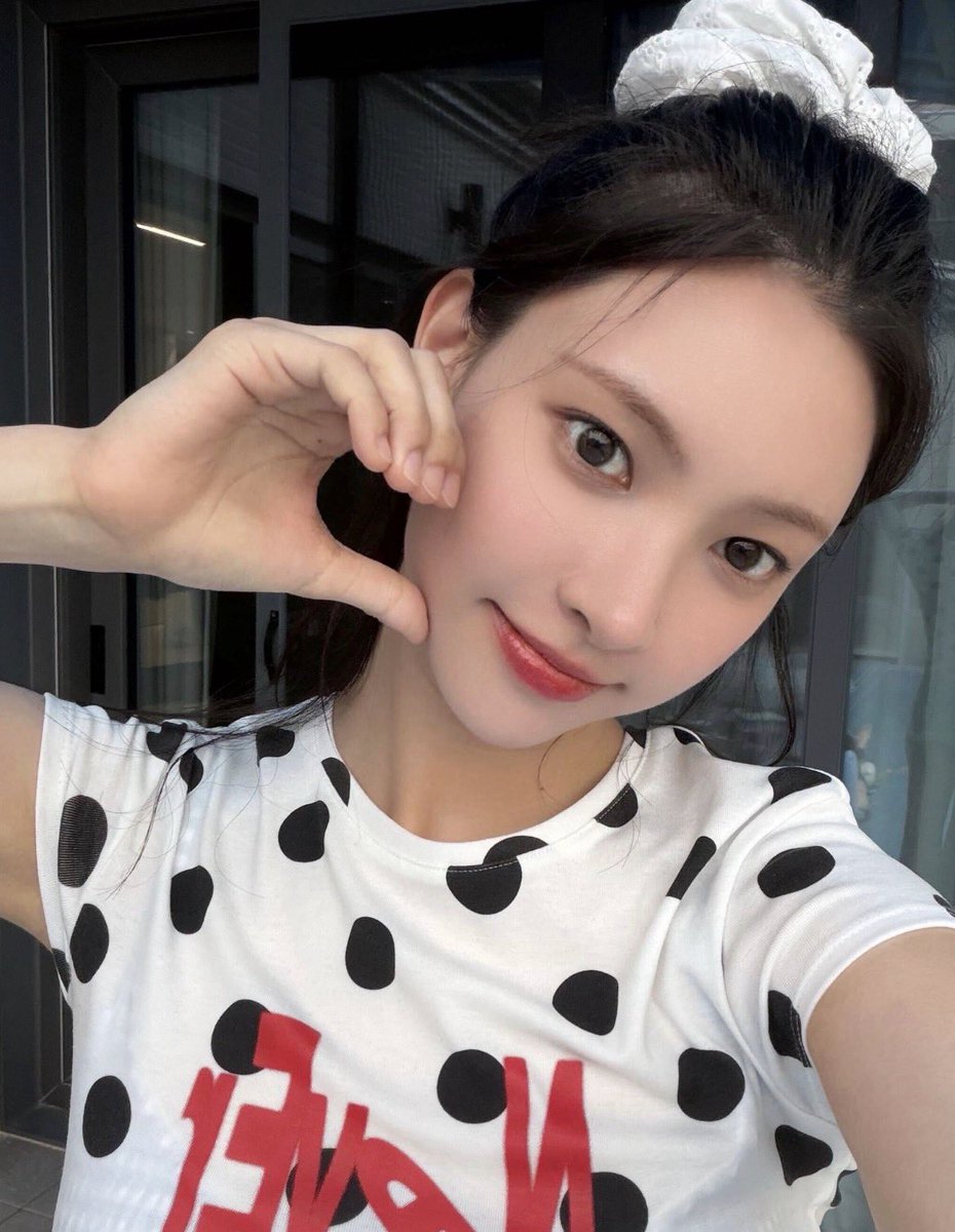 _ilov8u's tweet photo. #윤아 너무이쁨🫳🏻🫳🏻 https://t.co/2aOiWsWaN3