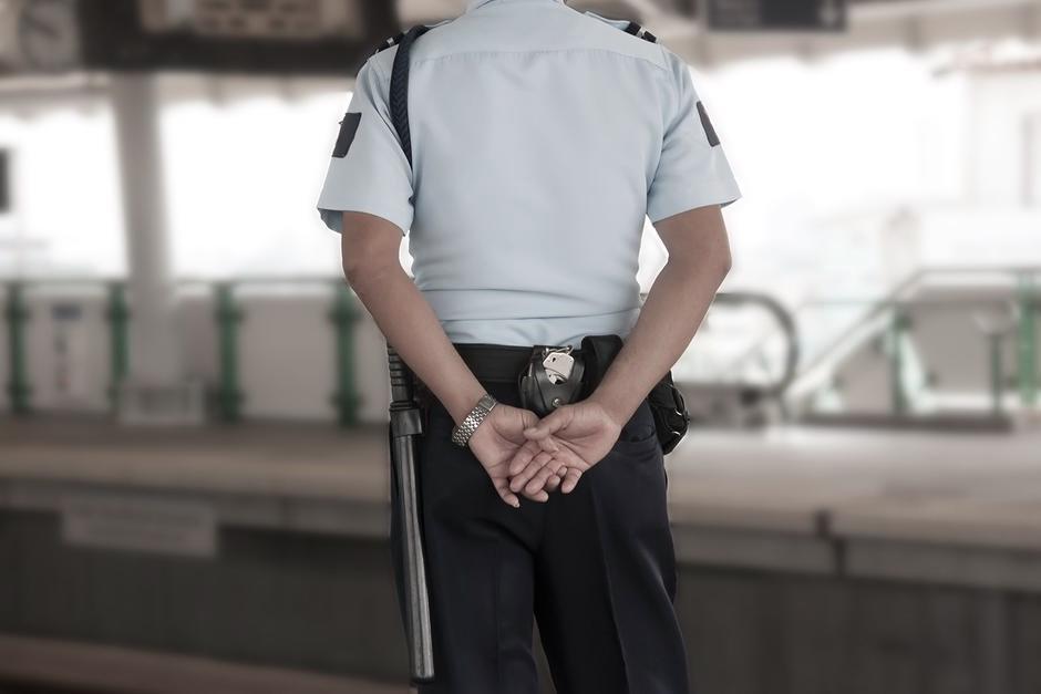 soy_502's tweet photo. Guardia de seguridad se dispara accidentalmente en zona 15

🚨El joven de 26 años fue llevado a un centro asistencial

https://t.co/NMWbMnEYLF https://t.co/rZuVEQkY65