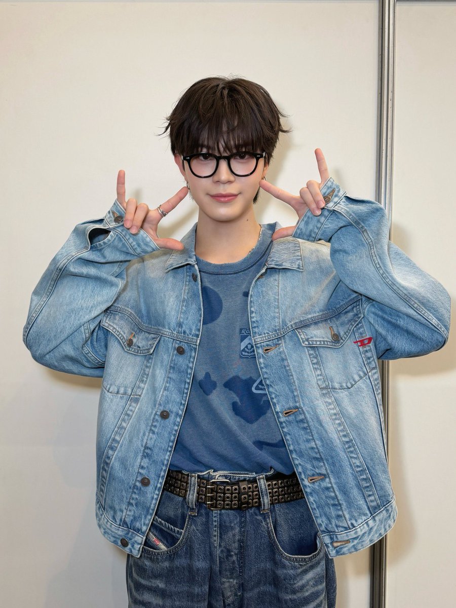 mochchan_'s tweet photo. ねえこのこすけのお洋服の柄、めっちゃ汗ジミかと思ってた‼️(そか)
みんなお顔に結構汗かかれてたから、あっついよね〜がんばれ〜🥹と思ってたら柄だった‼️(了解)

あと、こすけの個人写真めちゃバズってない❓メガネやっばと思ったけど、やはり思うことはみな同じ❓ https://t.co/I0yrygBx6j