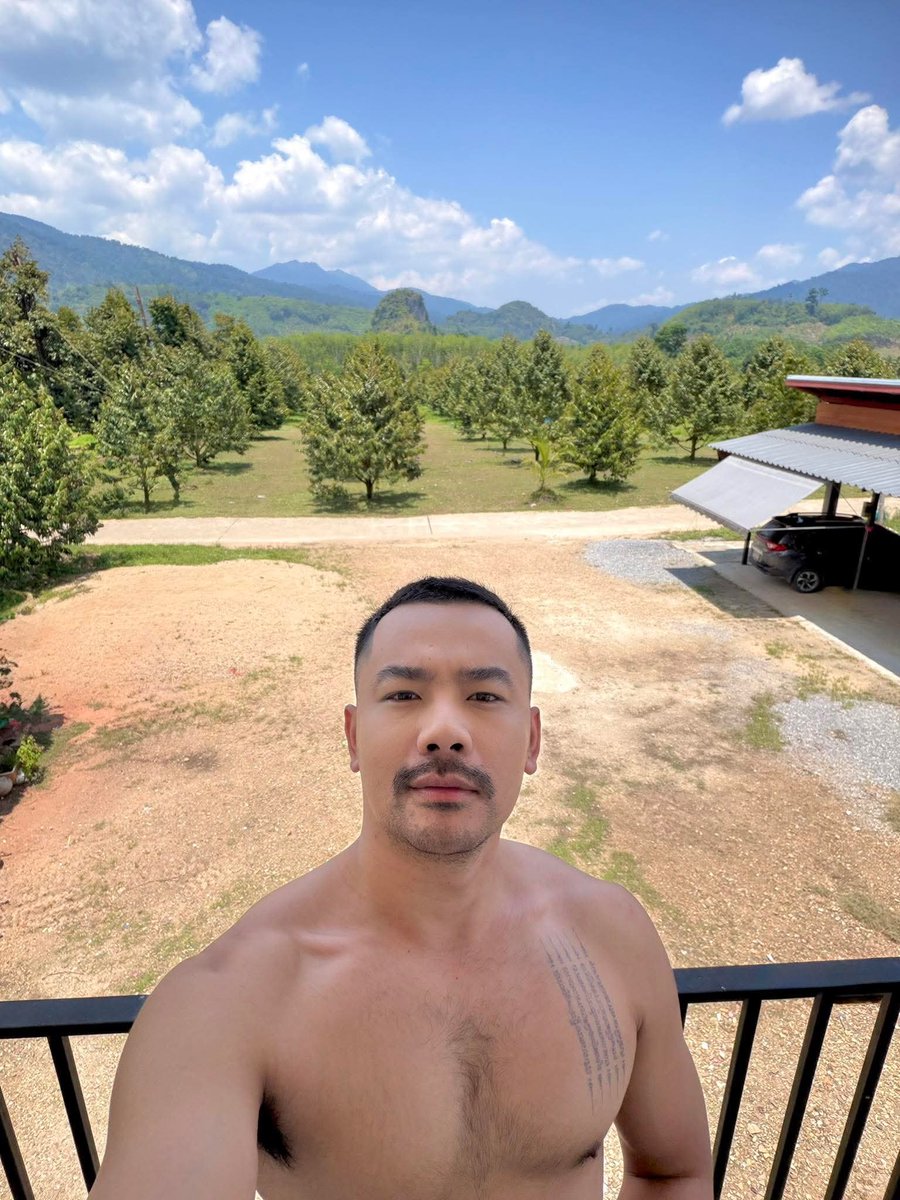 Biindyu3gd's tweet photo. มาหาผมสิครับ เดี๋ยวจะพาไปใต้ต้นทุเรียน 

#ตัวจริง https://t.co/4C0AELQ8eD