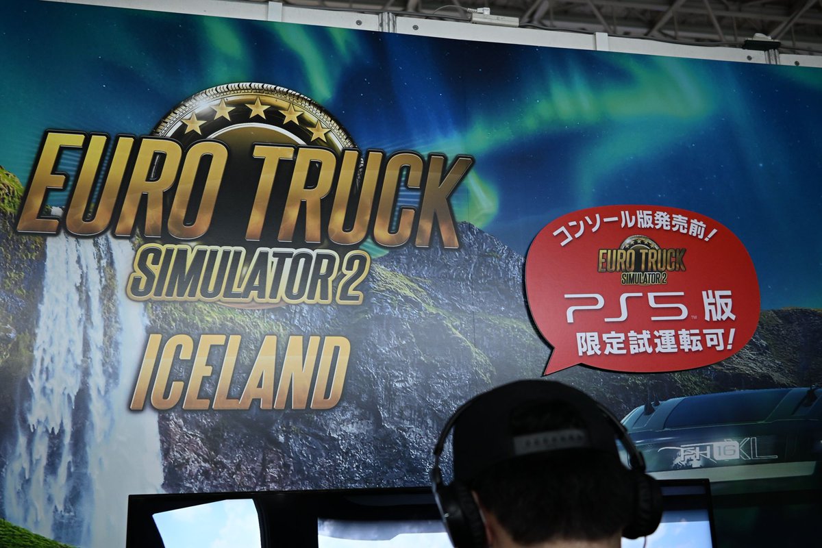 4GamerNews's tweet photo. PS5版の発売も控える「Euro Truck Simulator 2」。SCS Softwareにアジア展開を本格化する動きを聞いた［TGS2026］
https://t.co/aINbQcCm48

コンシューマ機でのMOD対応や，コントローラ操作なども教えてもらった https://t.co/Fsg3NZwxUb