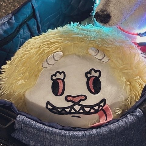 chibi_tsuyo's tweet photo. でかつよ取れた✨難しかった、、💸
帰りにわんこと合流して🛒一緒に乗せたら迷惑そうな顔してた笑 https://t.co/JivyuF7Hx7