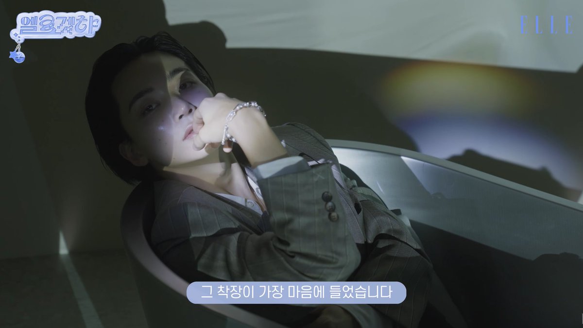 H4NISHU's tweet photo. Jeonghan in the bathtub while watching Joshua remove his makeup. https://t.co/73I4sDqfKT