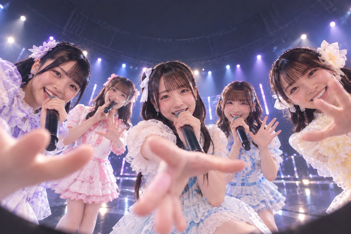 civic's tweet photo. =Loveの恋はじめました360°動画のやつ、VRで見ると近すぎてやばかったからぜひ観てほしい。変な汗出た
※画像はイメージです https://t.co/u4h2QjQUex