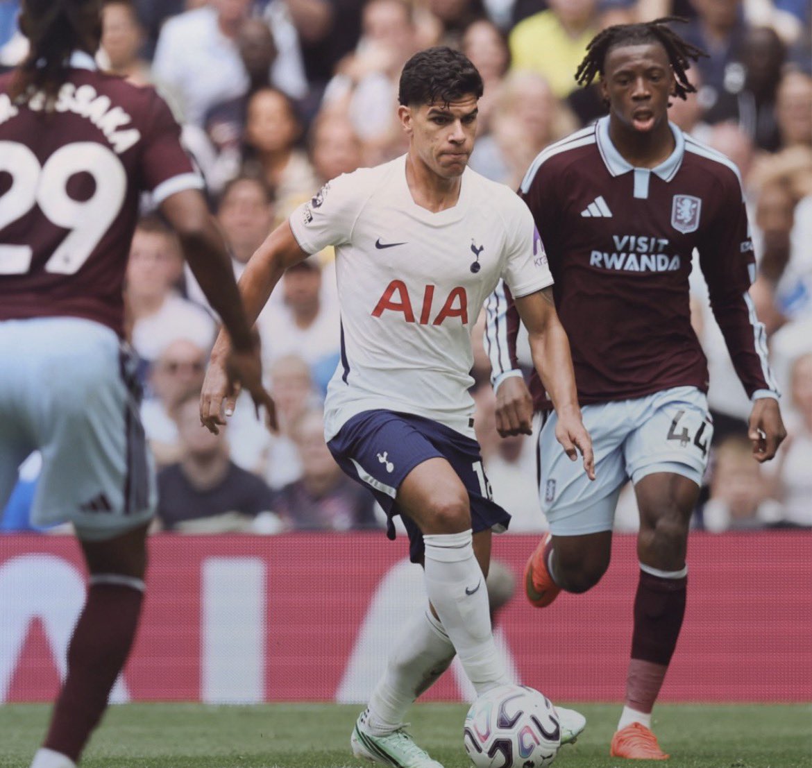 Hatrick_pl's tweet photo. TOTTENHAM 2 x 3 ASTON VILLA

Tottenham evita goleada em casa, mas sai derrotado mais uma vez!

Tottenham: Conor Gallagher (86’) e Van Hecke (90+8’).

Johan Manzambi (45+4’), Nicolas Jackson (67’) e Emiliano Buendía (79’). https://t.co/PlQ5KLpjd1