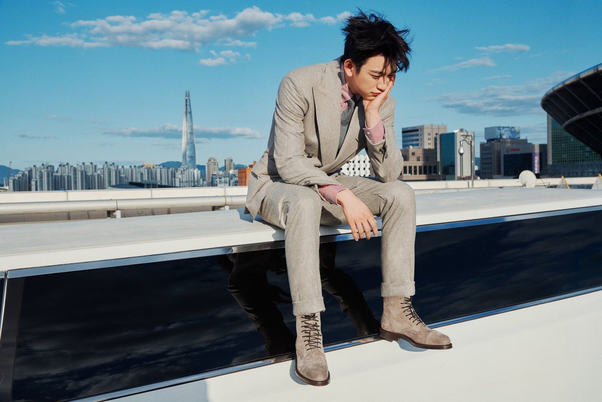 Peachedits922's tweet photo. Photographer of Jinyoung’s cover for W Korea October issue posted b cut and photos without logo https://t.co/1PhUTTnLnX