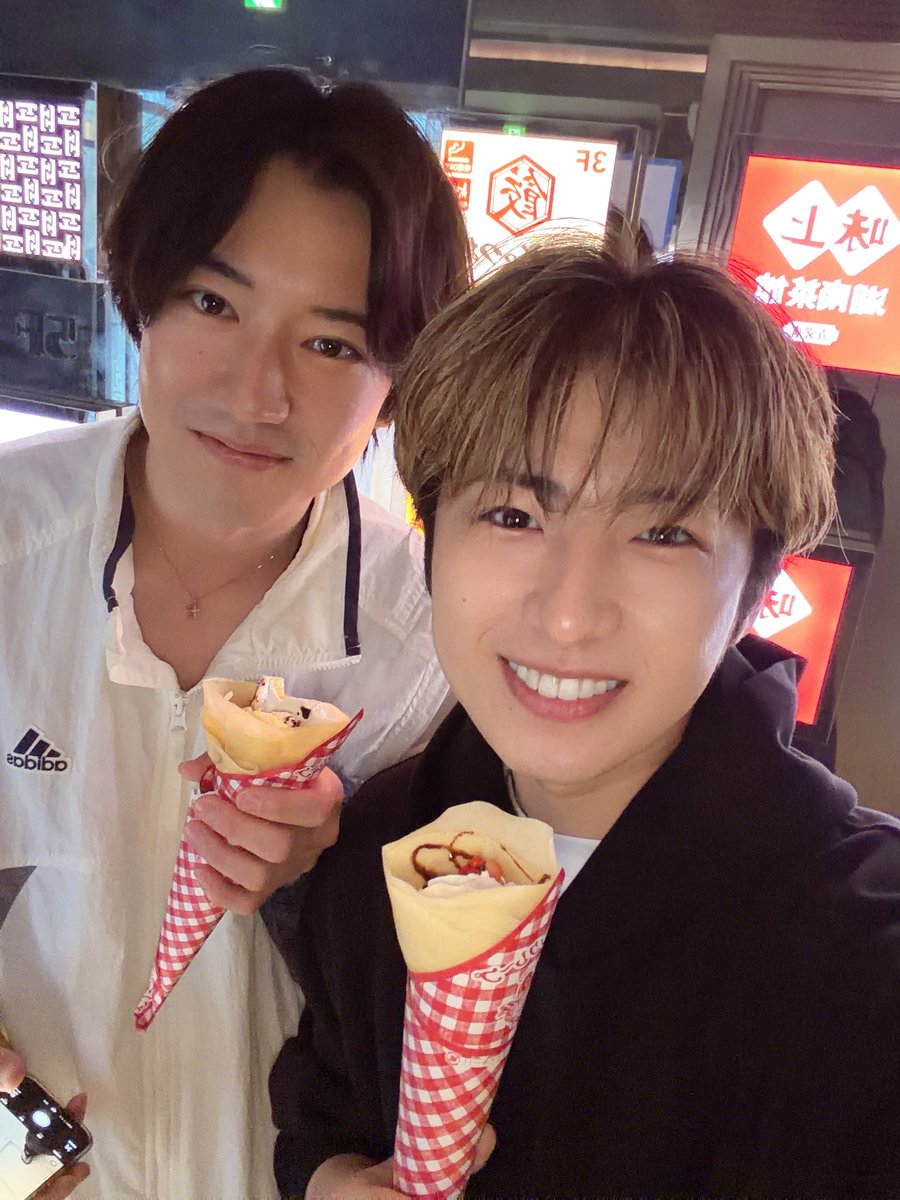 ryusei_h1102's tweet photo. 4日目ありがとうございました🔥

今日も幸せでした🤭

かずき@kazuki_ishiga と一緒に劇場近くのクレープ食べたけんやけど久しぶりに
激うますぎ笑

つぎはデカクレープリベンジやな笑

明日からもがんばりましょ！！

#シルバーコレクターズ https://t.co/mpPmU7Trou