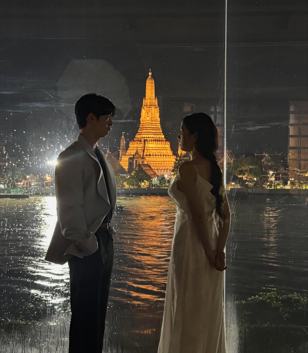 o3o_rookie's tweet photo. 너다연 태국 행사 서강준 안은진 투샷 떴다
되게.. 태국으로 신혼여행 간 남궁미도 같음🧎🏻‍♀️ https://t.co/xFZcpAR42o