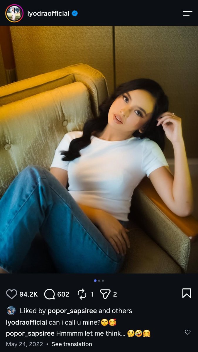 exposingpopor's tweet photo. Why does she always go for women younger than her? 🤔🏸 is it intentional because of the power dynamics of elder-younger (phi-nong) in Thailand and other Asian countries that leans in favor of the elder? 

Let's start with Indo's famous singer Lyodra 🎤🎶

Popor met Lyodra in late 2021 at the Indonesia Badminton Festival in Bali 🇮🇩🏸. At that time Lyodra had recently turned 18 years old while Popor was 30 years old. They continued talking through Instagram/social media. There are various likes and comments from Popor's end that seem to suggest courting/flirting/interest 👀😬. At times she would join Lyodra's lives racking in thousands of views and she started using Lyodra's songs for her IG stories which gained her a lot of support and engagement from Lyodra’s fandom. Then suddenly, all interactions stopped and a new person was emerging.