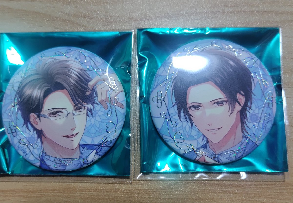 Ayuse0632's tweet photo. スタマイ 缶バッジ 10周年 前半 後半

【譲】
Hands　in　Black カナメ、関、由井
10th Anniversary  関、夏目

【求】
九条、渡部

9/26.9/27池袋手渡し、郵送可。
Hands in Blackは上段は下段含む交換譲渡のみ。
九条優先です。 https://t.co/ADvH3Wu4cc