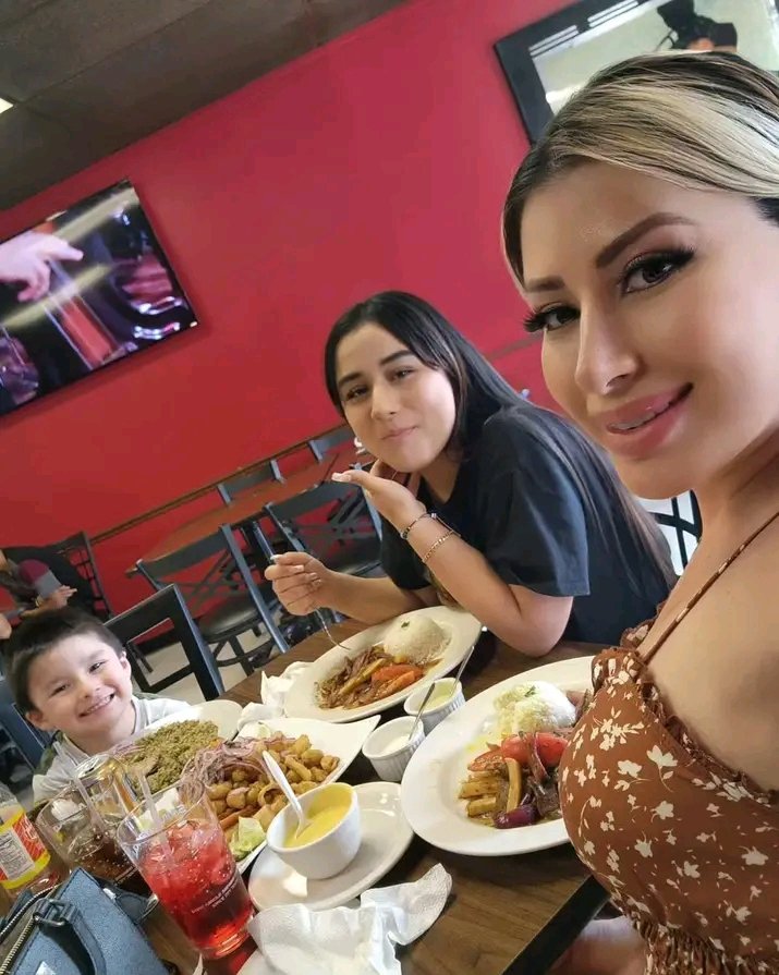Mandelaivkm's tweet photo. Hola familia, espero que todos hayan tenido un buen desayuno. Solo yo y mis dos hijos pequeños, lo único que quieren es un hombre bueno y responsable al que llamar padre. Hola guapo, ¿podrías ser tú?🫵🤭🥰💓💓 https://t.co/vwQ2ibxR28