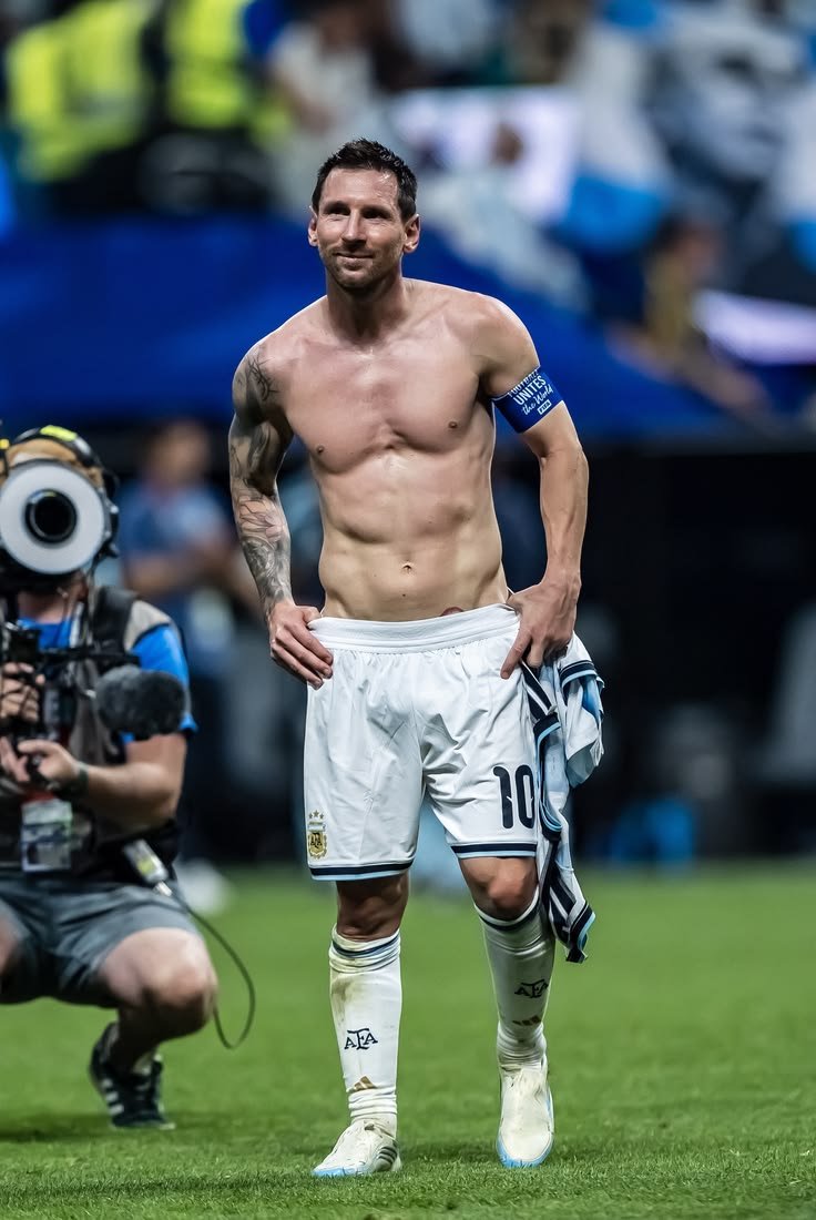 GuardPatrolEcu's tweet photo. 39 años y sigue imparable. https://t.co/EWJNGfnGW0