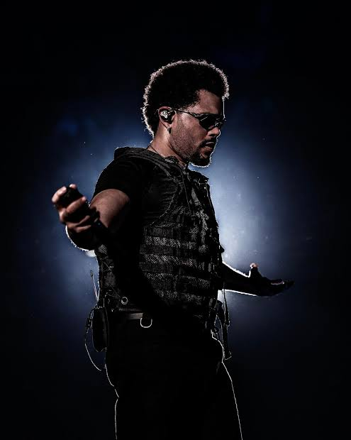 AnimeTokki's tweet photo. The Weeknd has played footage of Nier: Automata and Neon Genesis Evangelion at his 'After Hours Til Dawn Tour' Tour in Tokyo, Japan. https://t.co/MQucq1bI7n