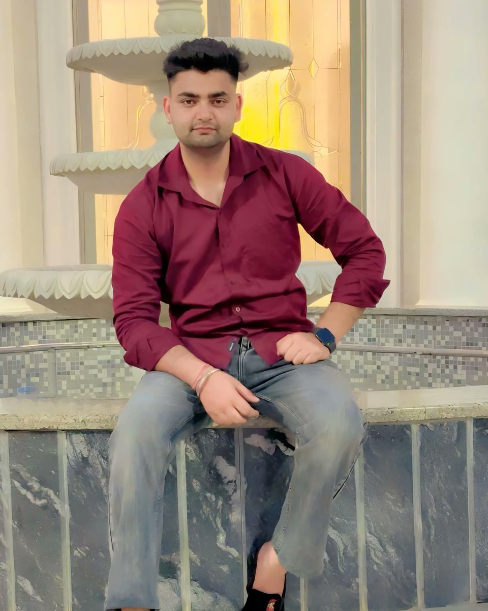 DoriaSugg's tweet photo. Haveli Cop Vikash Gurjar https://t.co/SodYBkczHn
