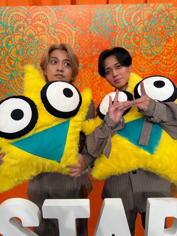 skyry149110's tweet photo. しょうれんおなじポーズしてる🦊😭
君たちの間で何か流行ってますのん？😂 https://t.co/dp3M9ZjiHt