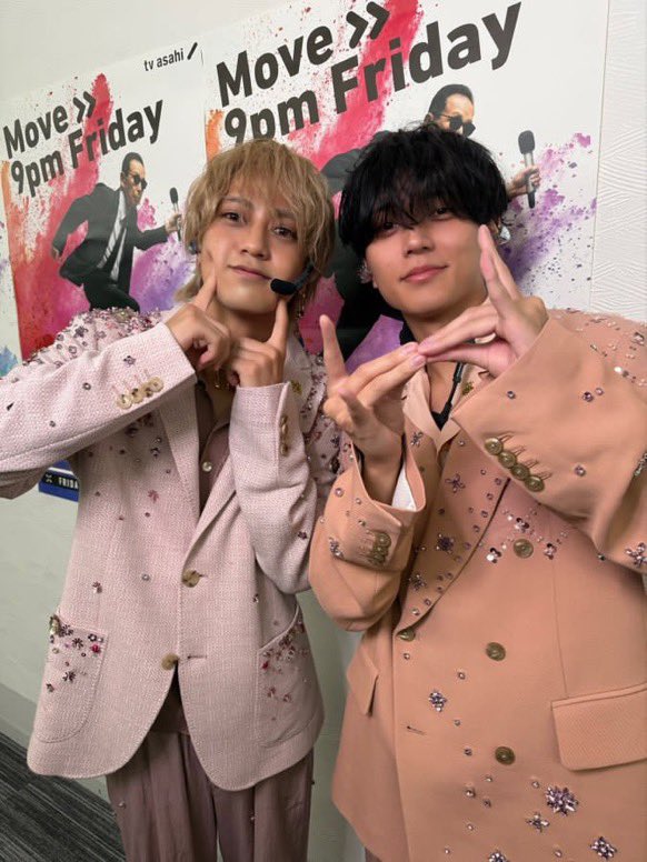 skyry149110's tweet photo. しょうれんおなじポーズしてる🦊😭
君たちの間で何か流行ってますのん？😂 https://t.co/dp3M9ZjiHt