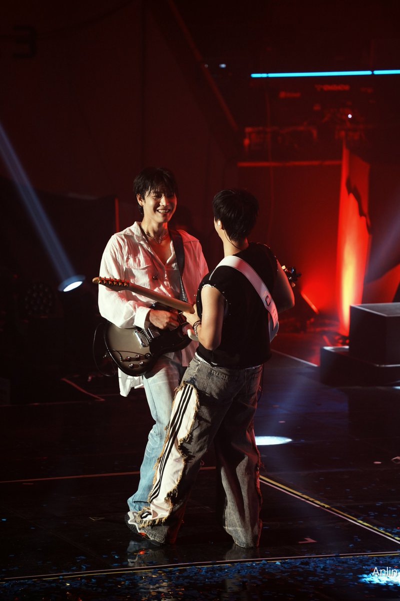 anlin860711's tweet photo. 2026 ONEWE 6th Live Concert
'O! NEW E!volution ⅤI’ - DAY1
你們原地結婚吧
#원위
#O_NEW_Evolution_VI
#ONEWE_6th_Live_Concert
#O_NEW_Evolution https://t.co/pjpx8oPCDW