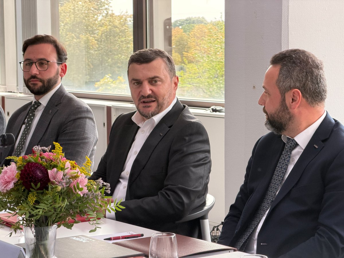kemalerguen's tweet photo. Bölge Gençlik başkanlarımızla bir araya gelerek çalışmalarımızı değerlendirdik.

Katılım sağlayan tüm gençlik başkanlarımıza teşekkür ediyor, emekleri ve gayretleri için her birine gönülden şükranlarımı sunuyorum. https://t.co/nrkNjFIJO3