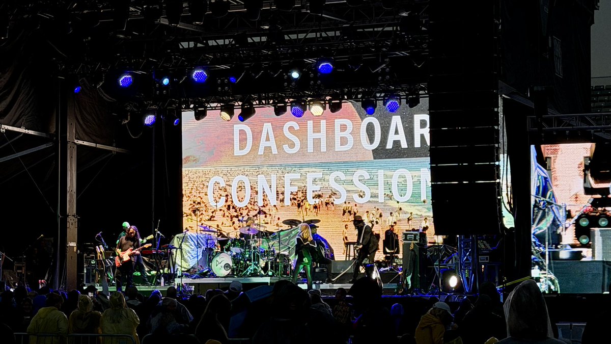 brianwusa's tweet photo. Date night with my bride, State Fair, concert , only one lightning delay, ⚡️ #Dashboardconfessions  &amp; #Matchbox20  great music ! https://t.co/i23JABgKbN