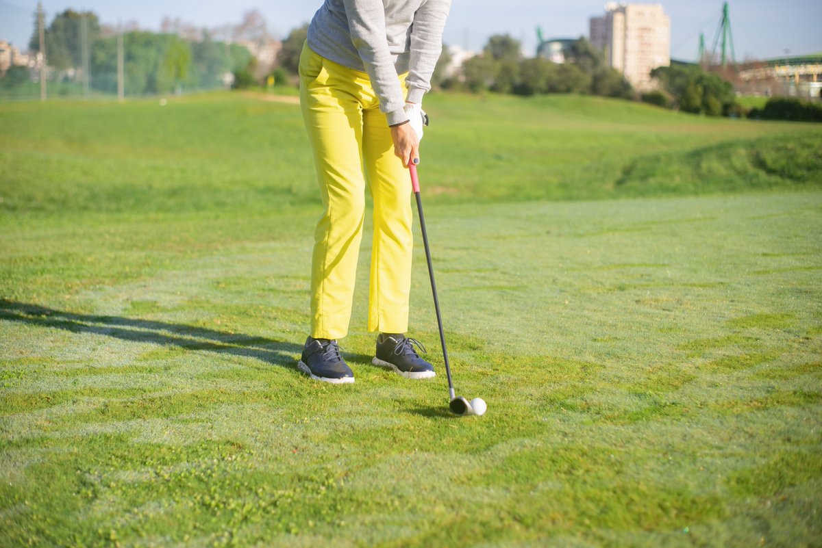 fiojdhf998's tweet photo. An urgent proposal ended, then I played golf at the neighborhood facility by the sunlit lawn. Under silver wind, planning compression gave way to open patience and mental outlook. #GolfHobby #ActiveLeisure https://t.co/tmNQ3UomNc