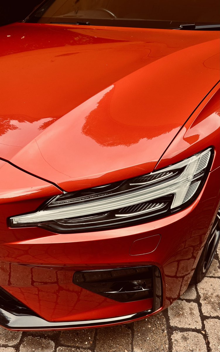 DanielWyld's tweet photo. For a mere six minutes, it’s clean. 🇸🇪 #volvo #v60 #t5 #rdesignpro #fusionred https://t.co/IsRSZq3Yck