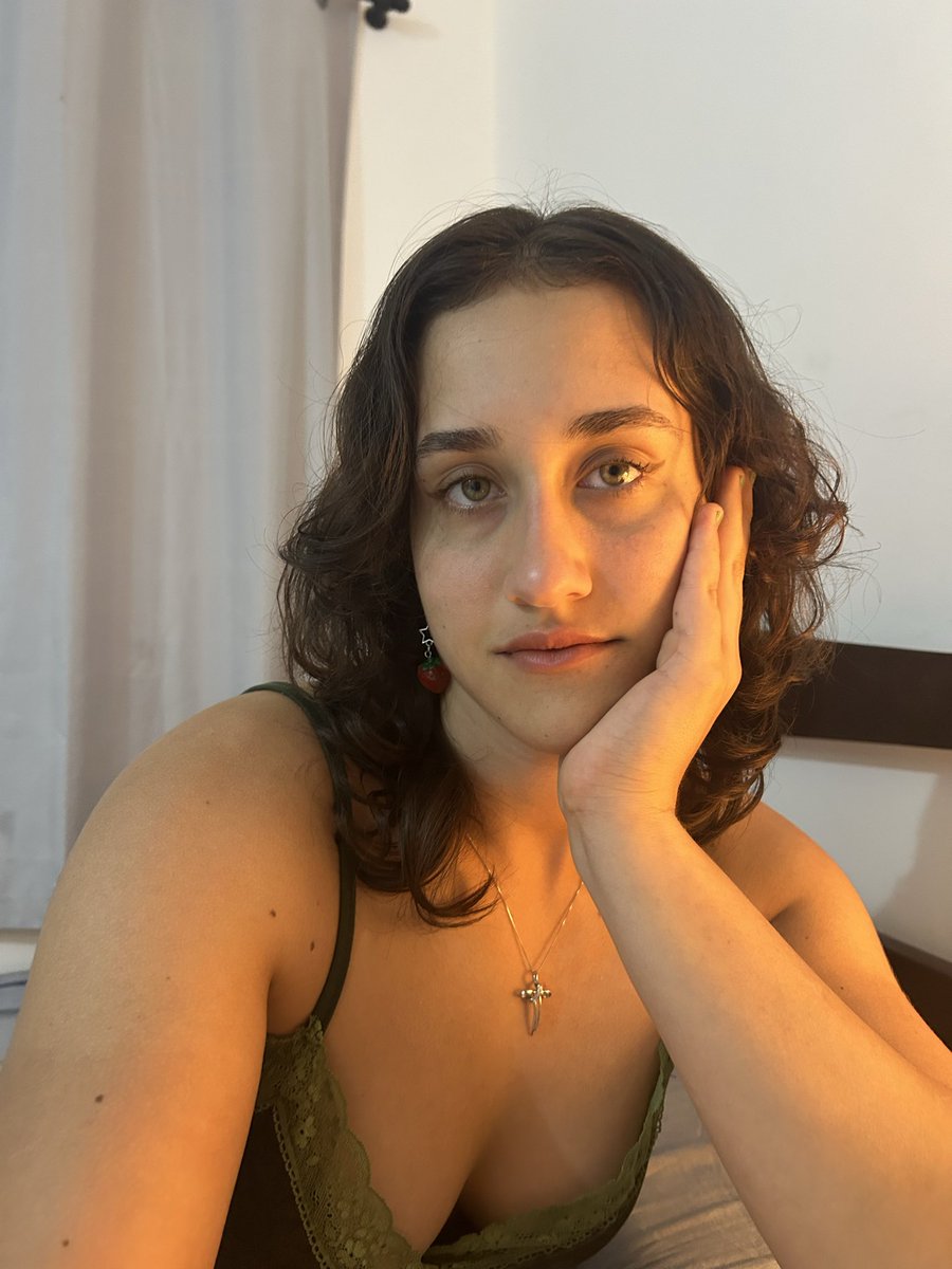 Mariconh4's tweet photo. Meu cabelo tá tão grunge nessas fotinhas 🥺🥺🥺 https://t.co/I15mHVLoNM
