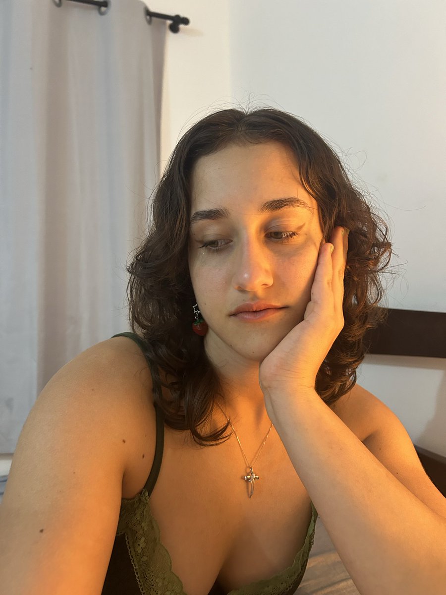 Mariconh4's tweet photo. Meu cabelo tá tão grunge nessas fotinhas 🥺🥺🥺 https://t.co/I15mHVLoNM