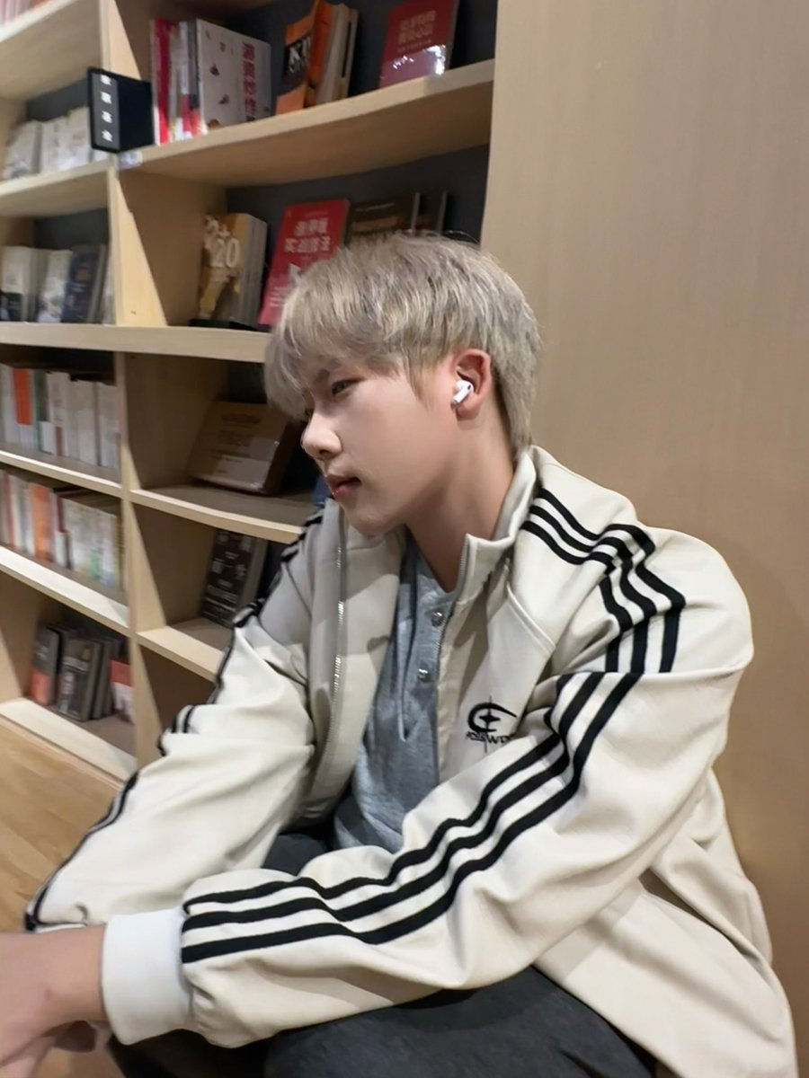 Iceds_0512's tweet photo. 评论不记得是谁喊我骚黄毛立马改个颜色 长沙开福到底有没有约的0s或者小0啊 加了好友就不理我就不讲话 #长沙 https://t.co/3GPFIMpKr9